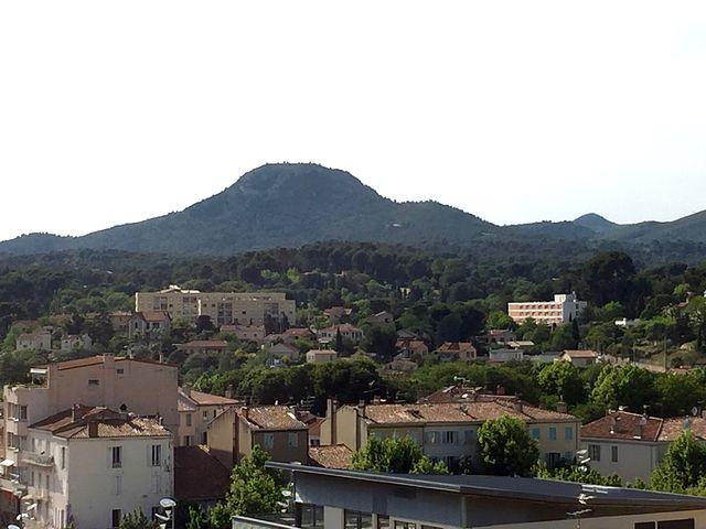 Aubagne - Immobilier - CENTURY 21 Agence Beaumond - Ruissatel vu depuis le centre d'Aubagne