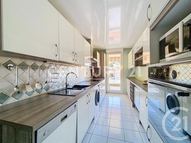 Afficher la photo en grand Appartement à vendre - 3 pièces - 73.0 m2 - AUBAGNE - 13 - PROVENCE-ALPES-COTE-D-AZUR - Century 21 Agence Beaumond