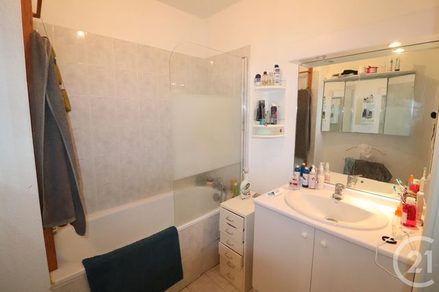 Afficher la photo en grand appartement à vendre - 3 pièces - 60.85 m2 - AUBAGNE - 13 - PROVENCE-ALPES-COTE-D-AZUR - Century 21 Agence Beaumond