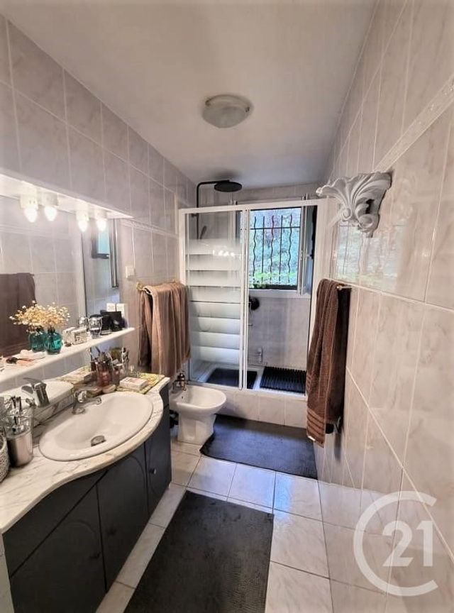 Afficher la photo en grand appartement à vendre - 3 pièces - 67.17 m2 - AUBAGNE - 13 - PROVENCE-ALPES-COTE-D-AZUR - Century 21 Agence Beaumond