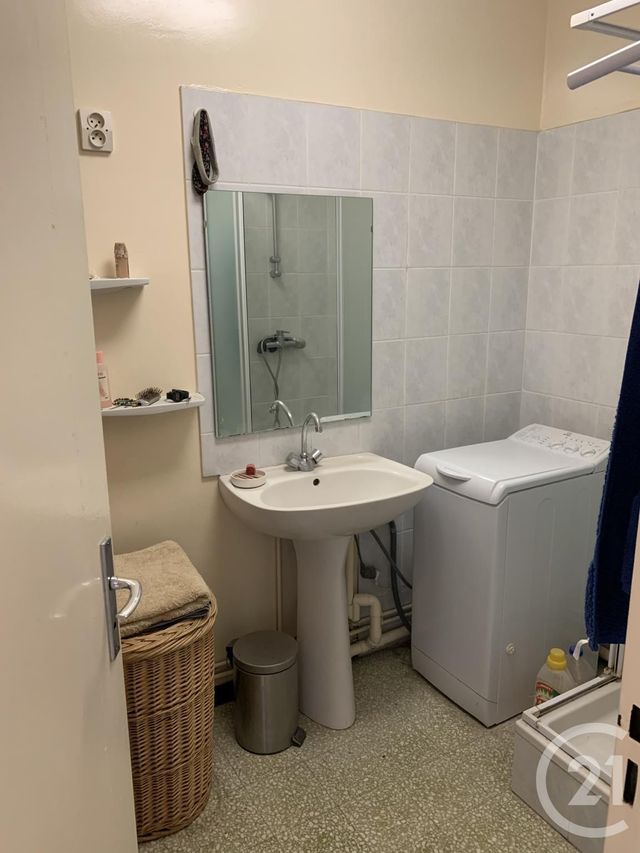 Afficher la photo en grand Appartement T3 à vendre - 3 pièces - 66.0 m2 - AUBAGNE - 13 - PROVENCE-ALPES-COTE-D-AZUR - Century 21 Agence Beaumond