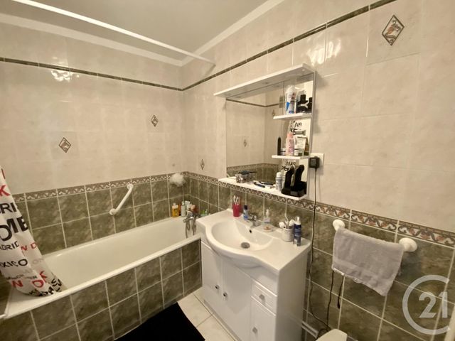 Appartement à vendre - 4 pièces - 84.86 m2 - AUBAGNE - 13 - PROVENCE-ALPES-COTE-D-AZUR - Century 21 Agence Beaumond Appartement à vendre - 4 pièces - 84.86 m2 - AUBAGNE - 13 - PROVENCE-ALPES-COTE-D-AZUR - Century 21 Agence Beaumond