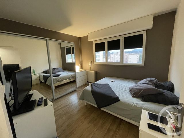 Afficher la photo en grand Appartement T3 à vendre - 3 pièces - 70.0 m2 - AUBAGNE - 13 - PROVENCE-ALPES-COTE-D-AZUR - Century 21 Agence Beaumond