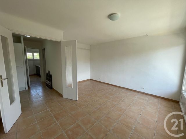 Afficher la photo en grand Appartement T3 à louer - 3 pièces - 56.16 m2 - AUBAGNE - 13 - PROVENCE-ALPES-COTE-D-AZUR - Century 21 Agence Beaumond