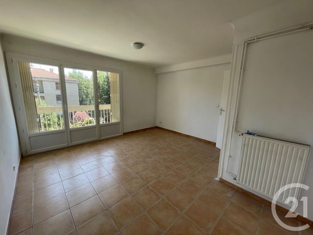 Afficher la photo en grand Appartement T3 à louer - 3 pièces - 56.16 m2 - AUBAGNE - 13 - PROVENCE-ALPES-COTE-D-AZUR - Century 21 Agence Beaumond