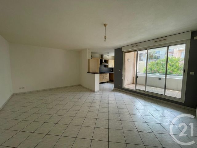 Afficher la photo en grand Appartement T3 à louer - 3 pièces - 70.37 m2 - AUBAGNE - 13 - PROVENCE-ALPES-COTE-D-AZUR - Century 21 Agence Beaumond