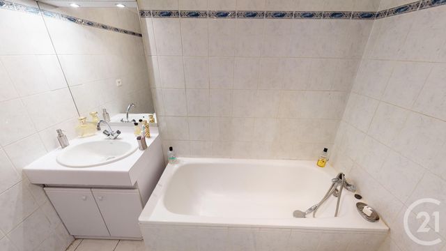 Appartement F3 à vendre - 3 pièces - 67.0 m2 - AUBAGNE - 13 - PROVENCE-ALPES-COTE-D-AZUR - Century 21 Agence Beaumond Appartement F3 à vendre - 3 pièces - 67.0 m2 - AUBAGNE - 13 - PROVENCE-ALPES-COTE-D-AZUR - Century 21 Agence Beaumond