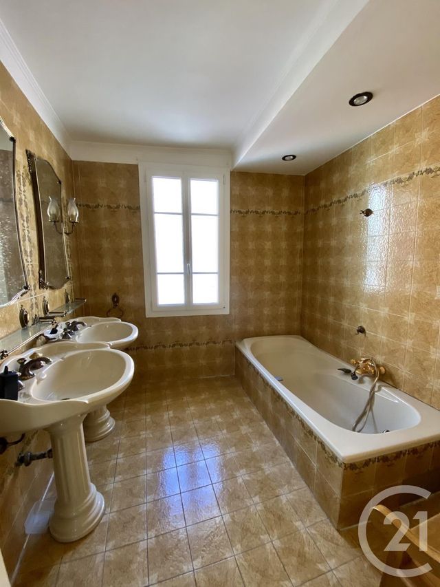 Appartement F2 à vendre - 4 pièces - 95.47 m2 - AUBAGNE - 13 - PROVENCE-ALPES-COTE-D-AZUR - Century 21 Agence Beaumond Appartement F2 à vendre - 4 pièces - 95.47 m2 - AUBAGNE - 13 - PROVENCE-ALPES-COTE-D-AZUR - Century 21 Agence Beaumond