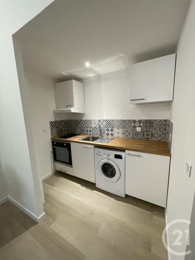 Appartement T1 à louer - 1 pièce - 29.0 m2 - AUBAGNE - 13 - PROVENCE-ALPES-COTE-D-AZUR - Century 21 Agence Beaumond Appartement T1 à louer - 1 pièce - 29.0 m2 - AUBAGNE - 13 - PROVENCE-ALPES-COTE-D-AZUR - Century 21 Agence Beaumond