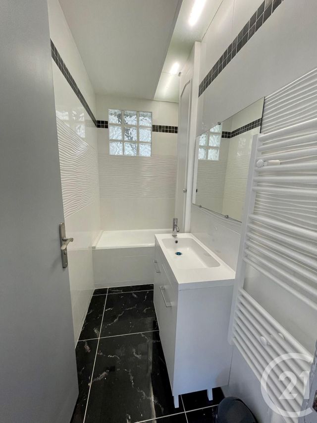 appartement à louer - 3 pièces - 55.69 m2 - LA PENNE SUR HUVEAUNE - 13 - PROVENCE-ALPES-COTE-D-AZUR - Century 21 Agence Beaumond appartement à louer - 3 pièces - 55.69 m2 - LA PENNE SUR HUVEAUNE - 13 - PROVENCE-ALPES-COTE-D-AZUR - Century 21 Agence Beaumond