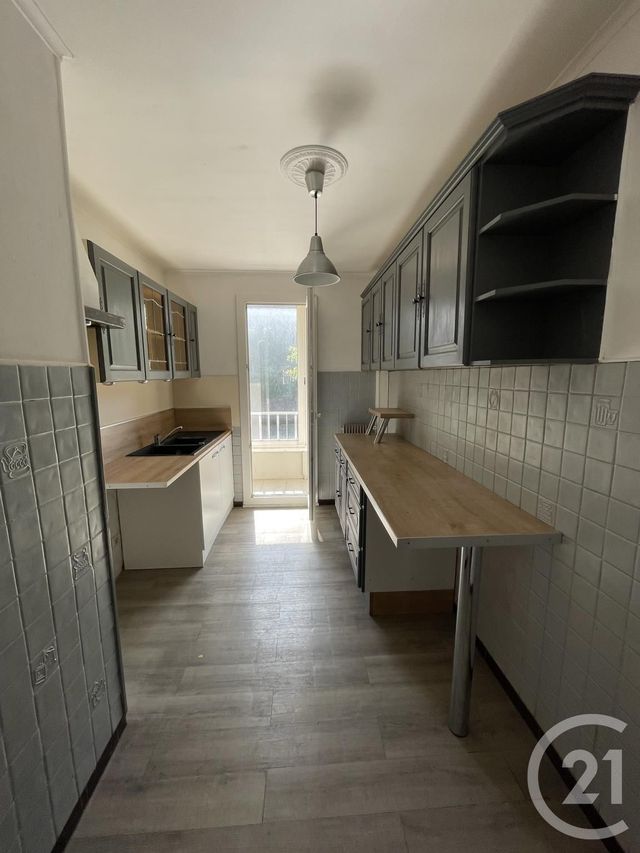 Afficher la photo en grand Appartement T3 à vendre - 4 pièces - 73.25 m2 - AUBAGNE - 13 - PROVENCE-ALPES-COTE-D-AZUR - Century 21 Agence Beaumond