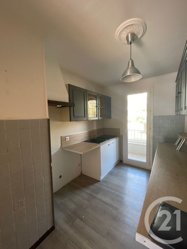 Afficher la photo en grand Appartement T3 à vendre - 4 pièces - 73.25 m2 - AUBAGNE - 13 - PROVENCE-ALPES-COTE-D-AZUR - Century 21 Agence Beaumond