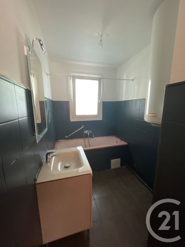 Afficher la photo en grand Appartement T3 à vendre - 4 pièces - 73.25 m2 - AUBAGNE - 13 - PROVENCE-ALPES-COTE-D-AZUR - Century 21 Agence Beaumond