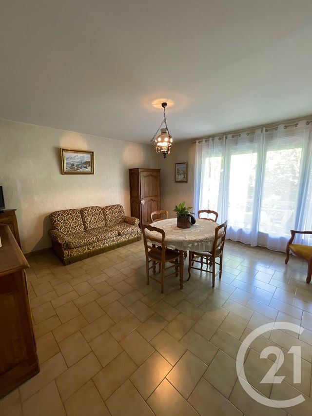 Afficher la photo en grand Appartement T3 à vendre - 3 pièces - 60.73 m2 - CARNOUX EN PROVENCE - 13 - PROVENCE-ALPES-COTE-D-AZUR - Century 21 Agence Beaumond