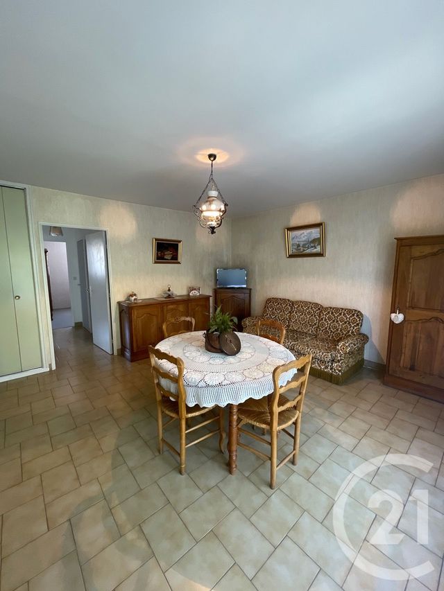 Afficher la photo en grand Appartement T3 à vendre - 3 pièces - 60.73 m2 - CARNOUX EN PROVENCE - 13 - PROVENCE-ALPES-COTE-D-AZUR - Century 21 Agence Beaumond