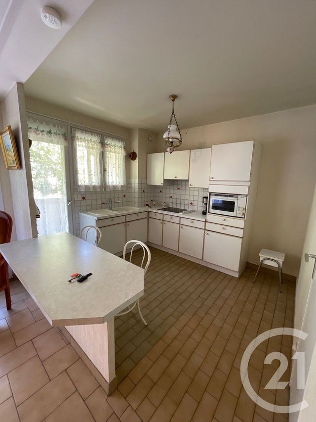 Afficher la photo en grand Appartement T3 à vendre - 3 pièces - 60.73 m2 - CARNOUX EN PROVENCE - 13 - PROVENCE-ALPES-COTE-D-AZUR - Century 21 Agence Beaumond