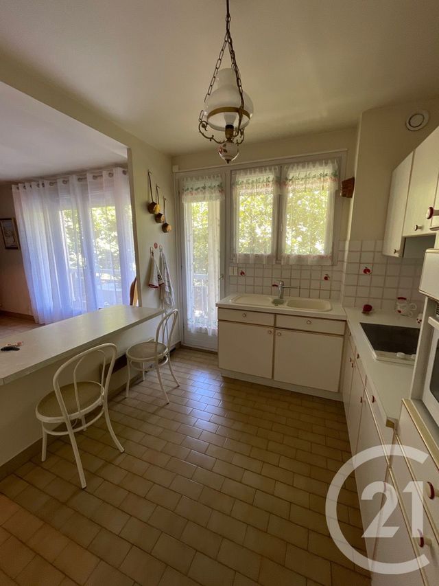 Afficher la photo en grand Appartement T3 à vendre - 3 pièces - 60.73 m2 - CARNOUX EN PROVENCE - 13 - PROVENCE-ALPES-COTE-D-AZUR - Century 21 Agence Beaumond