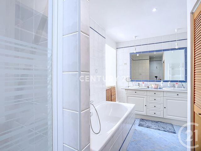 Appartement T4 à vendre - 5 pièces - 129.48 m2 - AUBAGNE - 13 - PROVENCE-ALPES-COTE-D-AZUR - Century 21 Agence Beaumond