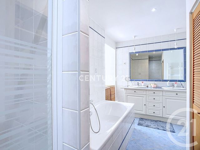 Appartement T4/5 à vendre - 5 pièces - 133.0 m2 - AUBAGNE - 13 - PROVENCE-ALPES-COTE-D-AZUR - Century 21 Agence Beaumond