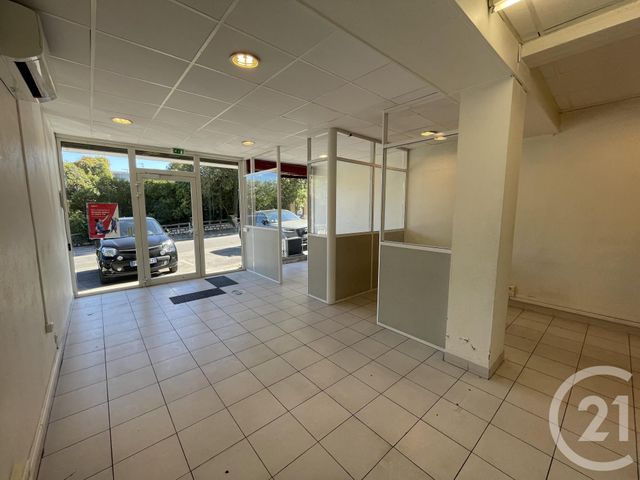 Afficher la photo en grand commerce à louer - 64.0 m2 - AUBAGNE - 13 - PROVENCE-ALPES-COTE-D-AZUR - Century 21 Agence Beaumond