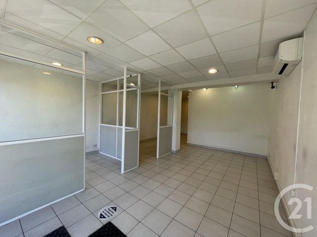 Afficher la photo en grand commerce à louer - 64.0 m2 - AUBAGNE - 13 - PROVENCE-ALPES-COTE-D-AZUR - Century 21 Agence Beaumond