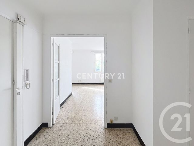 Appartement T3 à louer - 3 pièces - 73.12 m2 - ROQUEFORT LA BEDOULE - 13 - PROVENCE-ALPES-COTE-D-AZUR - Century 21 Agence Beaumond