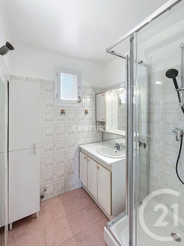 Appartement T3 à louer - 3 pièces - 73.12 m2 - ROQUEFORT LA BEDOULE - 13 - PROVENCE-ALPES-COTE-D-AZUR - Century 21 Agence Beaumond