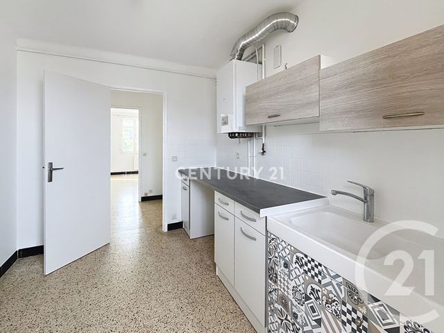 Appartement T3 à louer - 3 pièces - 73.12 m2 - ROQUEFORT LA BEDOULE - 13 - PROVENCE-ALPES-COTE-D-AZUR - Century 21 Agence Beaumond