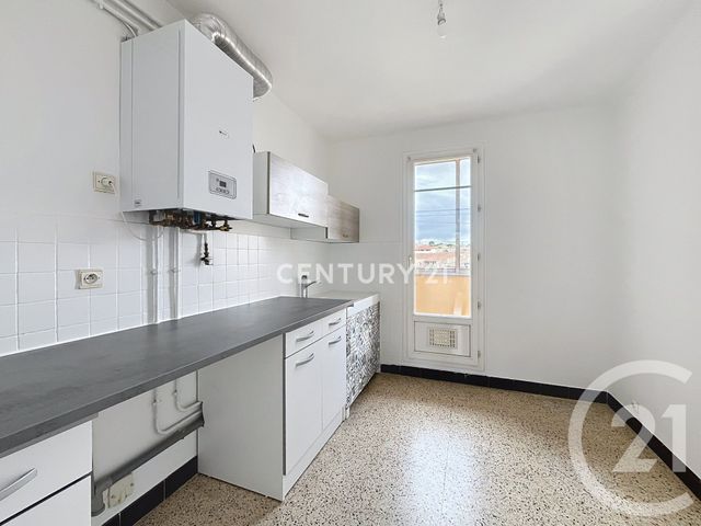 Appartement T3 à louer - 3 pièces - 73.12 m2 - ROQUEFORT LA BEDOULE - 13 - PROVENCE-ALPES-COTE-D-AZUR - Century 21 Agence Beaumond