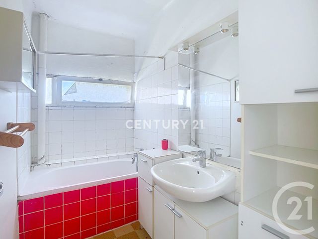 Afficher la photo en grand Appartement à vendre - 3 pièces - 52.26 m2 - AUBAGNE - 13 - PROVENCE-ALPES-COTE-D-AZUR - Century 21 Agence Beaumond