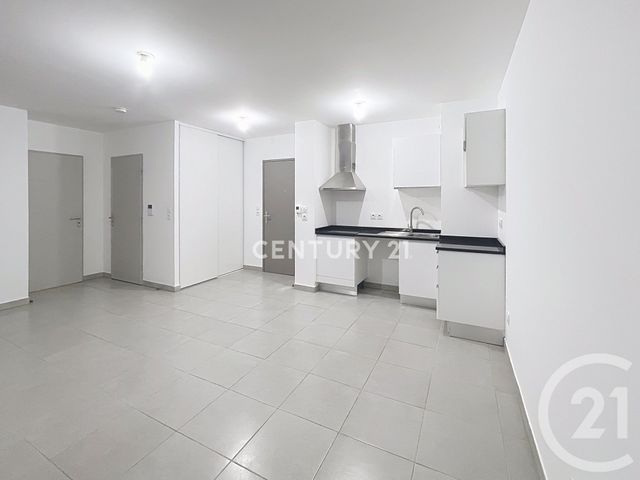 Appartement T2 à louer - 2 pièces - 43.4 m2 - PEYPIN - 13 - PROVENCE-ALPES-COTE-D-AZUR - Century 21 Agence Beaumond