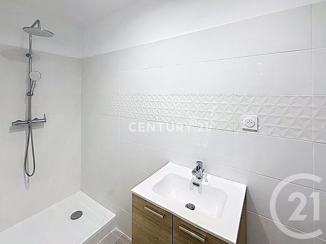 Appartement T1 à vendre - 1 pièce - 30.0 m2 - ST ZACHARIE - 83 - PROVENCE-ALPES-COTE-D-AZUR - Century 21 Agence Beaumond