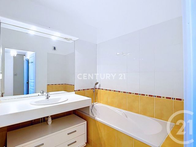 Appartement F4 à vendre - 4 pièces - 80.06 m2 - AUBAGNE - 13 - PROVENCE-ALPES-COTE-D-AZUR - Century 21 Agence Beaumond