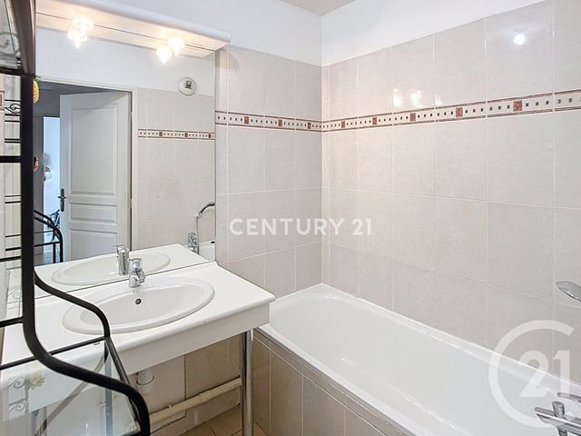 Appartement T2 à louer - 2 pièces - 41.72 m2 - AUBAGNE - 13 - PROVENCE-ALPES-COTE-D-AZUR - Century 21 Agence Beaumond