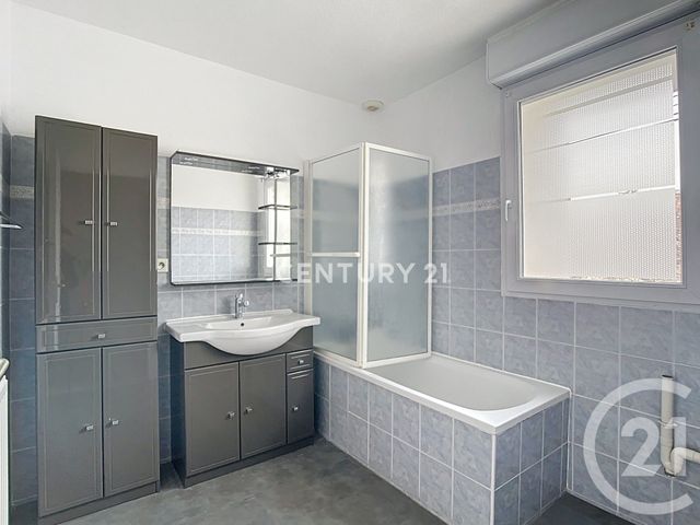 Appartement T3 à vendre - 3 pièces - 73.71 m2 - ROQUEVAIRE - 13 - PROVENCE-ALPES-COTE-D-AZUR - Century 21 Agence Beaumond