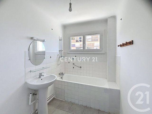 Appartement T2 à louer - 2 pièces - 43.24 m2 - AUBAGNE - 13 - PROVENCE-ALPES-COTE-D-AZUR - Century 21 Agence Beaumond