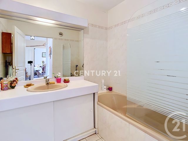 Appartement F2 à vendre - 2 pièces - 44.8 m2 - AUBAGNE - 13 - PROVENCE-ALPES-COTE-D-AZUR - Century 21 Agence Beaumond