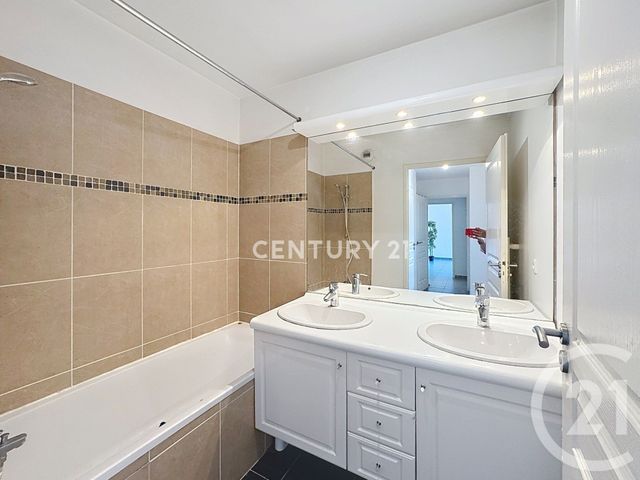 Appartement T3 à louer - 3 pièces - 60.92 m2 - MARSEILLE - 13008 - PROVENCE-ALPES-COTE-D-AZUR - Century 21 Agence Beaumond