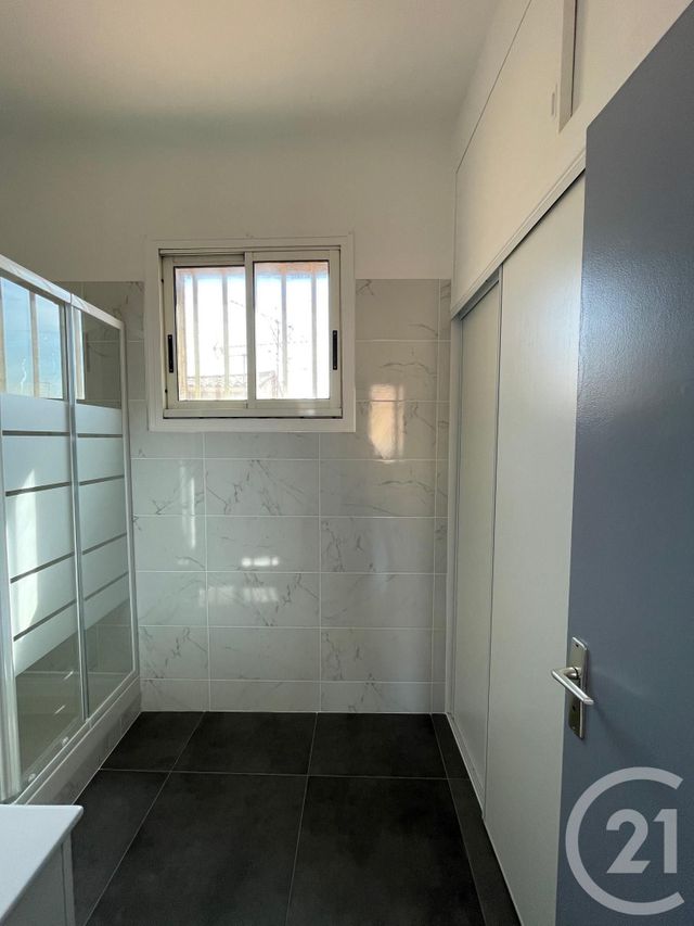 Appartement T3 à louer - 3 pièces - 52.38 m2 - AUBAGNE - 13 - PROVENCE-ALPES-COTE-D-AZUR - Century 21 Agence Beaumond