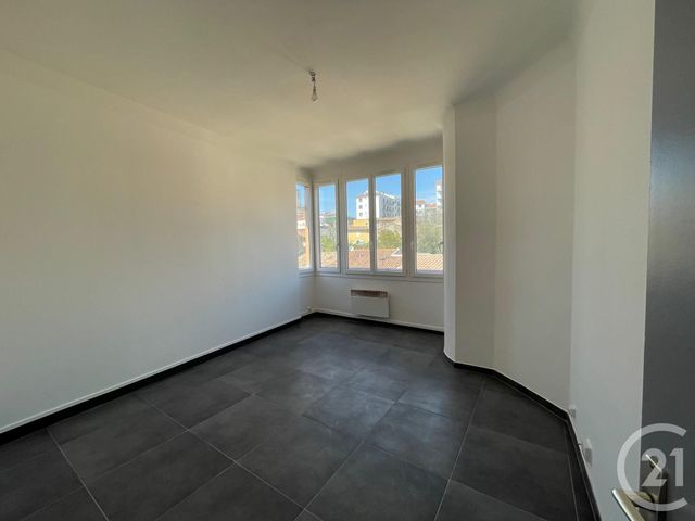 Appartement T3 à louer - 3 pièces - 52.38 m2 - AUBAGNE - 13 - PROVENCE-ALPES-COTE-D-AZUR - Century 21 Agence Beaumond