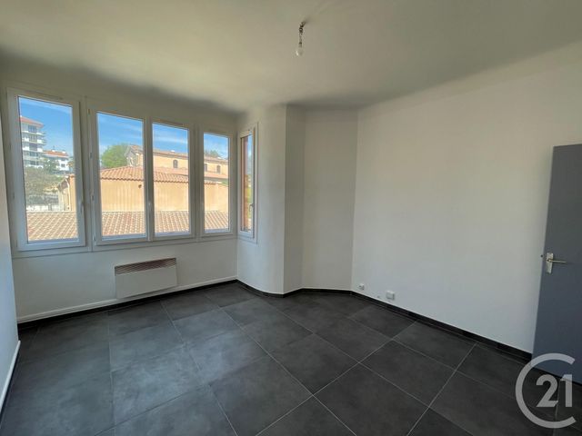 Appartement T3 à louer - 3 pièces - 52.38 m2 - AUBAGNE - 13 - PROVENCE-ALPES-COTE-D-AZUR - Century 21 Agence Beaumond