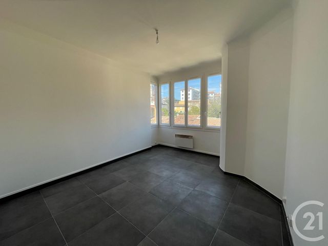 Appartement T3 à louer - 3 pièces - 52.38 m2 - AUBAGNE - 13 - PROVENCE-ALPES-COTE-D-AZUR - Century 21 Agence Beaumond
