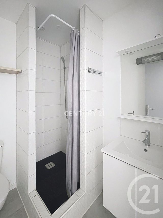 Appartement T2 à louer - 2 pièces - 34.0 m2 - AUBAGNE - 13 - PROVENCE-ALPES-COTE-D-AZUR - Century 21 Agence Beaumond