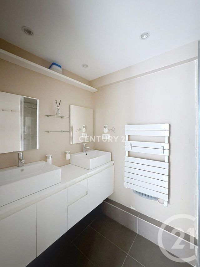 Appartement T3 à louer - 3 pièces - 65.65 m2 - AUBAGNE - 13 - PROVENCE-ALPES-COTE-D-AZUR - Century 21 Agence Beaumond