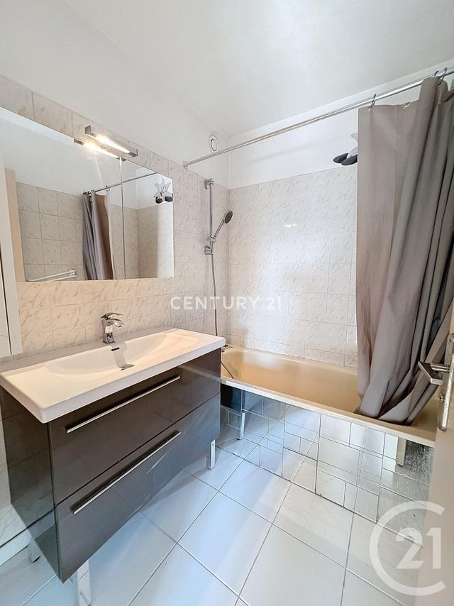 Appartement T2 à louer - 2 pièces - 52.21 m2 - AUBAGNE - 13 - PROVENCE-ALPES-COTE-D-AZUR - Century 21 Agence Beaumond