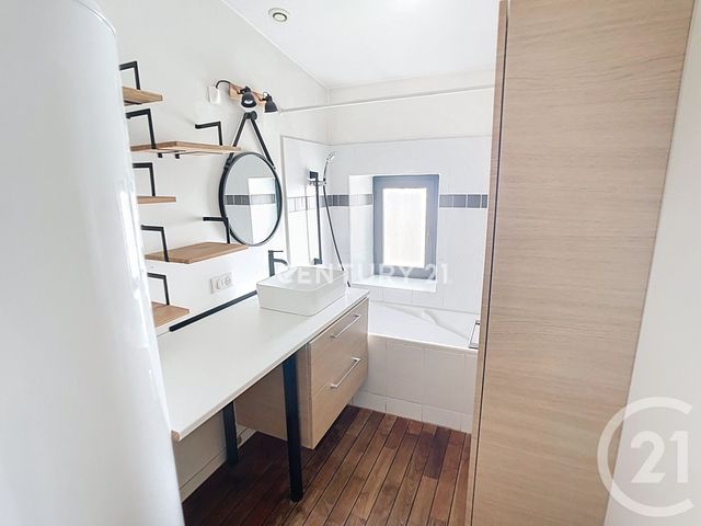 Appartement T2 à louer - 3 pièces - 49.22 m2 - LA CIOTAT - 13 - PROVENCE-ALPES-COTE-D-AZUR - Century 21 Agence Beaumond